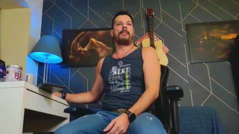 Aaron online show from October 2025 09:47:01 PM