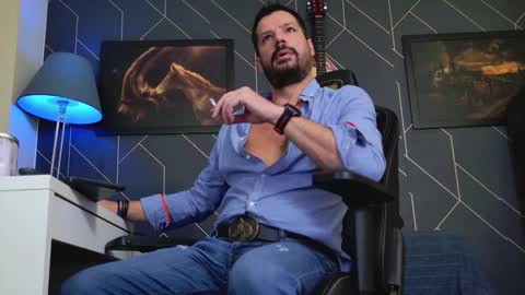 Aaron online show from October 2025 05:00:02 AM