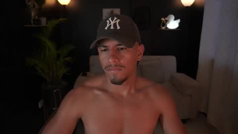 AARON  online show from November 2025 11:09:02 AM