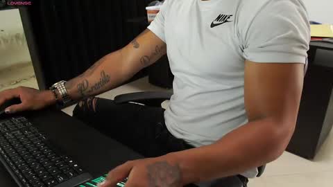 ig aaron hunter123 online show from September 2025 06:08:02 PM