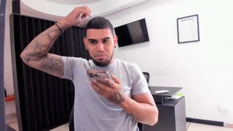 ig aaron hunter123 online show from April 2026 04:57:02 PM