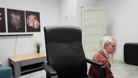 ABBY LAKER online show from November 2025 05:36:02 PM