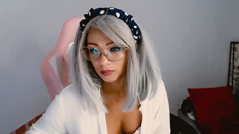 May  Imstagram  online show from February 2025 04:39:02 PM