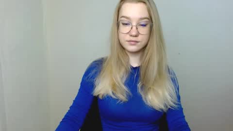 Abby Lovense is active online show from April 2026 10:40:02 AM