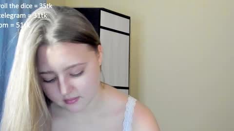 Snapshot of abbywyte chatting on January 2025 01:18:02 PM Abby    Stream at Sat  Sun  Mon  Fri online show from January 2025 01:18:02 PM