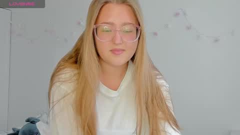 Snapshot of abbywyte chatting on September 2025 01:45:01 PM Abby    Stream at Sat  Sun  Mon  Fri online show from September 2025 01:45:01 PM