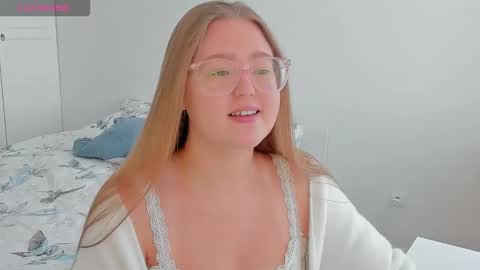 Snapshot of abbywyte chatting on September 2025 03:06:02 PM Abby    Stream at Sat  Sun  Mon  Fri online show from September 2025 03:06:02 PM