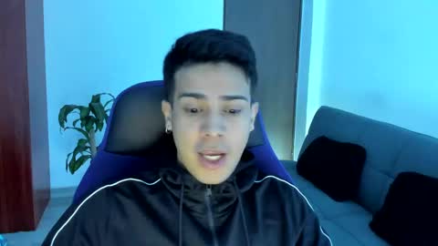 Independence model AbelAsburgo online show from November 2025 12:49:02 AM