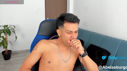 Independence model AbelAsburgo online show from November 2025 02:28:01 PM