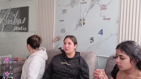 Snapshot of abella_as chatting on December 2025 01:49:01 PM Abella online show from December 2025 01:49:01 PM