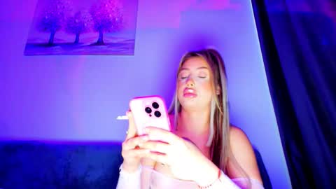 Snapshot of abella_soleill chatting on March 2026 06:19:02 AM abella_soleill online show from March 2026 06:19:02 AM