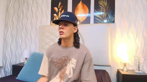 Snapshot of abravanel_sefardi chatting on April 2026 08:55:01 PM Abrovanel online show from April 2026 08:55:01 PM