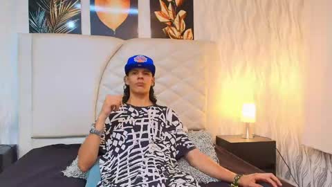 Snapshot of abravanel_sefardi chatting on May 2026 10:41:02 PM Abrovanel online show from May 2026 10:41:02 PM