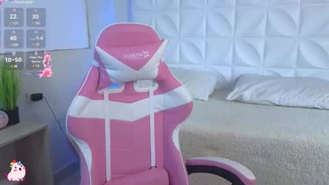 Abril  online show from February 2025 12:15:02 PM