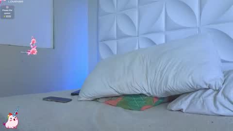 Abril  online show from February 2025 03:19:02 PM