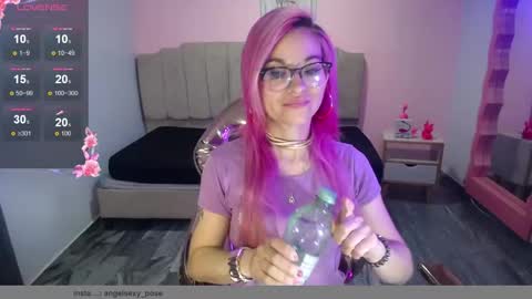 abril_ch_ online show from October 2025 10:41:02 AM