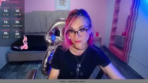 abril_ch_ online show from October 2025 10:38:02 AM