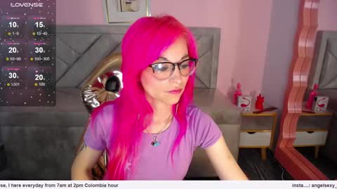 abril_ch_ online show from February 2026 12:21:01 PM