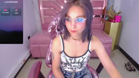 abril_ch_ online show from March 2026 12:11:01 PM