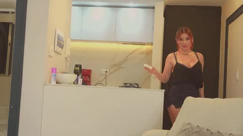 Abril Colls online show from November 2025 06:45:01 AM