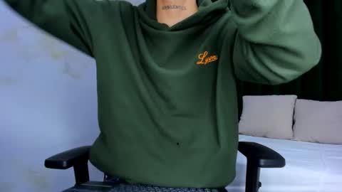 Snapshot of adam_hard_ chatting on December 2024 09:12:01 PM Adam online show from December 2024 09:12:01 PM