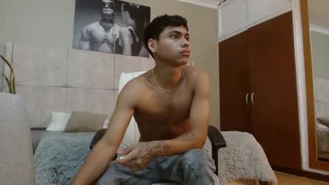 adam_piarse online show from September 2025 02:00:01 PM