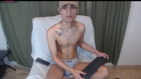 adam_sinclair online show from November 2025 09:42:02 PM