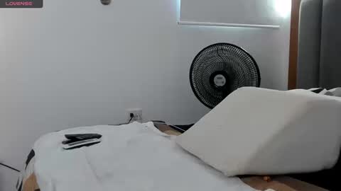 adambrocs1 online show from September 2025 10:11:02 PM