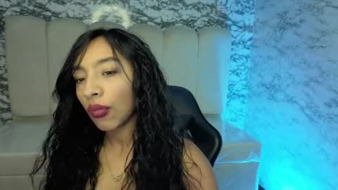 Snapshot of adarasuri_v chatting on June 2026 03:18:01 AM Hi Stream 1000pm to 600am online show from June 2026 03:18:01 AM