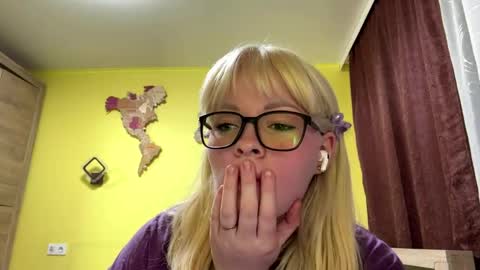 Snapshot of addieflamer chatting on June 2026 07:17:02 PM Lesly online show from June 2026 07:17:02 PM
