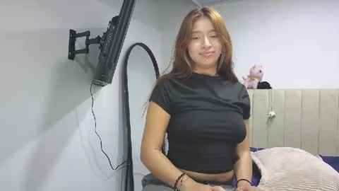 Snapshot of adelein_foxxx chatting on February 2026 01:43:01 AM adellein foxx online show from February 2026 01:43:01 AM