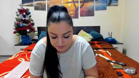 Snapshot of adellineee chatting on December 2024 01:59:02 AM Adellineee online show from December 2024 01:59:02 AM