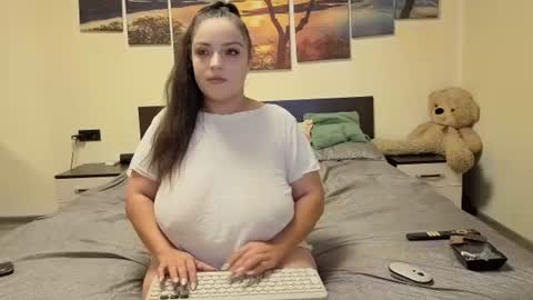 Adellineee online show from July 2026 09:28:02 PM