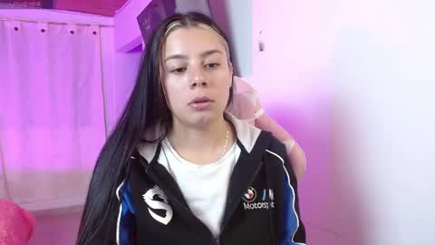 Snapshot of adhara_montiel_ chatting on July 2026 05:58:01 AM Adhara Montiel online show from July 2026 05:58:01 AM