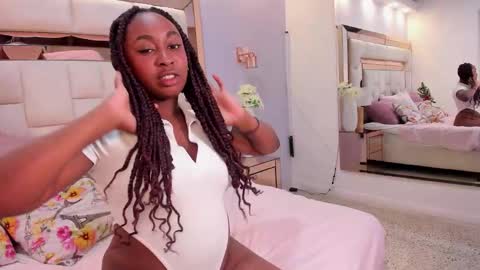 Adhara Mosquera online show from November 2025 01:25:02 PM