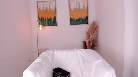 Adriana online show from June 2026 12:30:01 PM