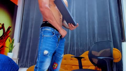   online show from November 2025 07:15:01 PM