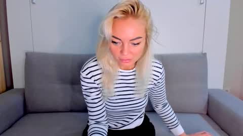 Adriana online show from October 2025 11:01:01 AM