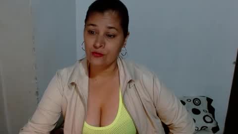 Snapshot of adriana_milf chatting on October 2025 05:17:02 AM Adriana milf online show from October 2025 05:17:02 AM