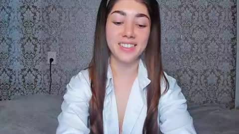 Adriana online show from June 2026 05:25:01 PM