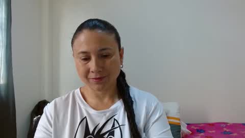 Adriana Tellez online show from December 2025 03:17:01 PM