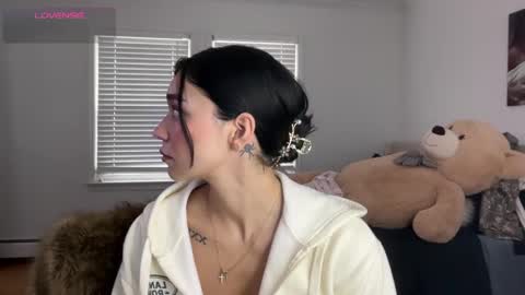 Adrianna  online show from November 2025 04:39:01 PM