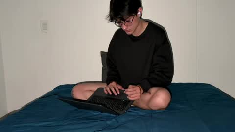 adrianrossetti online show from April 2026 07:22:01 AM