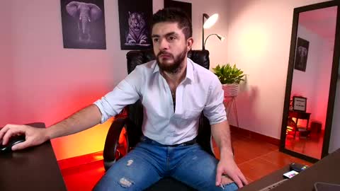 Snapshot of adrianwilliams_ chatting on February 2025 11:48:02 PM Adrian Williams online show from February 2025 11:48:02 PM