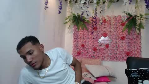 adriel_and_risitos_ online show from September 2025 05:30:01 AM