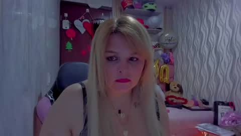 Snapshot of adriiana_fox_ chatting on June 2026 11:27:02 PM adriiana_fox_ online show from June 2026 11:27:02 PM