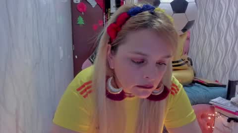Snapshot of adriiana_fox_ chatting on June 2026 04:05:02 PM adriiana_fox_ online show from June 2026 04:05:02 PM