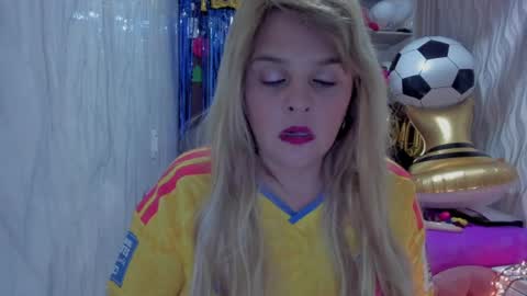 Snapshot of adriiana_fox_ chatting on June 2026 06:20:02 PM adriiana_fox_ online show from June 2026 06:20:02 PM