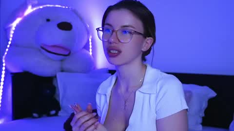 Snapshot of aelia_anara chatting on April 2026 05:37:01 PM Aelia online show from April 2026 05:37:01 PM