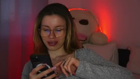Snapshot of aelia_anara chatting on May 2026 05:43:01 PM Aelia online show from May 2026 05:43:01 PM
